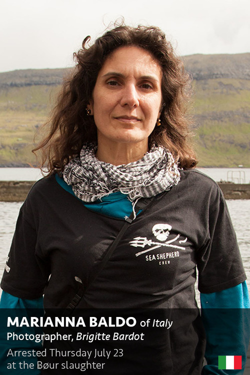 MARIANNA-STANDUP-250