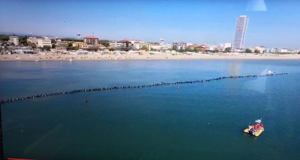 catena umana subacquea