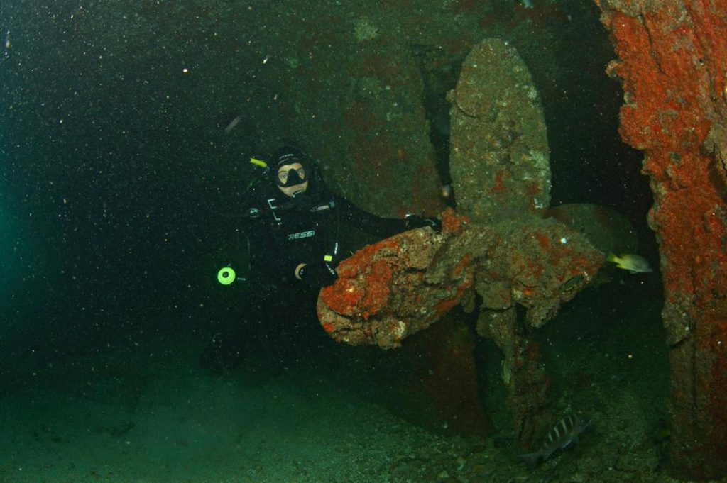 baja california relitto su fondale