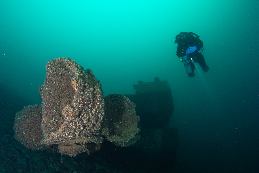 subacqueo tecnico sul relitto xdraga gargnano