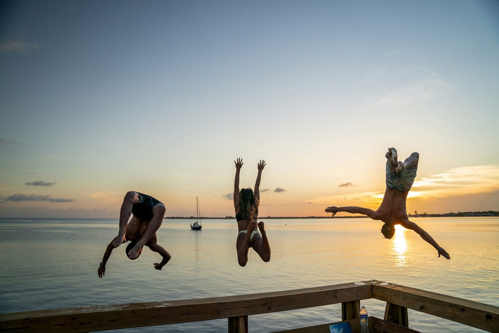 Salti trampolino tramonto mare padi PADI Club™