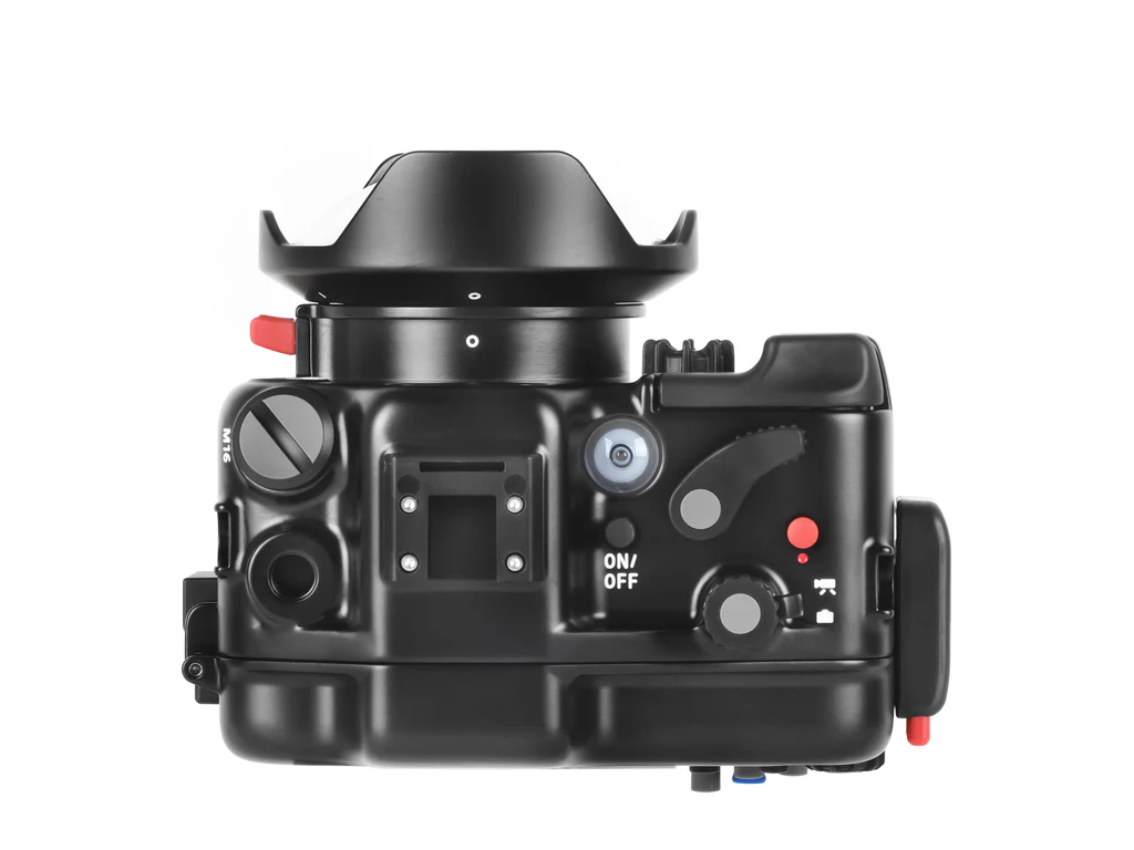 Vista dall’alto della custodia Nauticam NA-CV1 per Canon PowerShot V1 con comandi superiori, porta M16 e slitta accessori