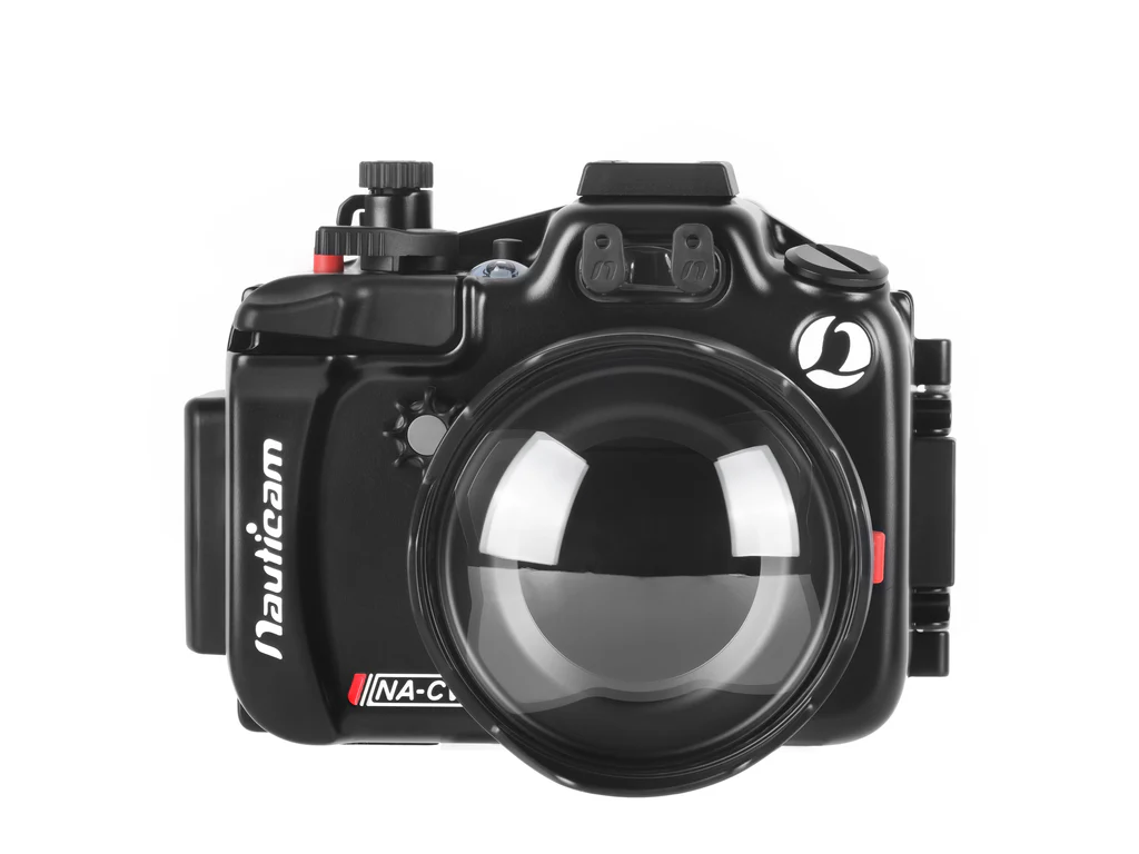 Vista frontale della custodia Nauticam NA-CV1 per Canon PowerShot V1 con porta cupola N50 da 3,5